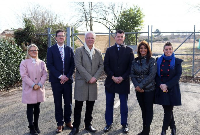 Partners-met-at-the-site-of-the-new-landmark-low-carbon-homes-on-Abbey-Road-in-West-Bridgford-696x472